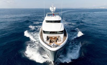 Luxury Boat Hire on Belle Main Profile
