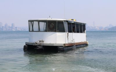 Party boat hire on Luni