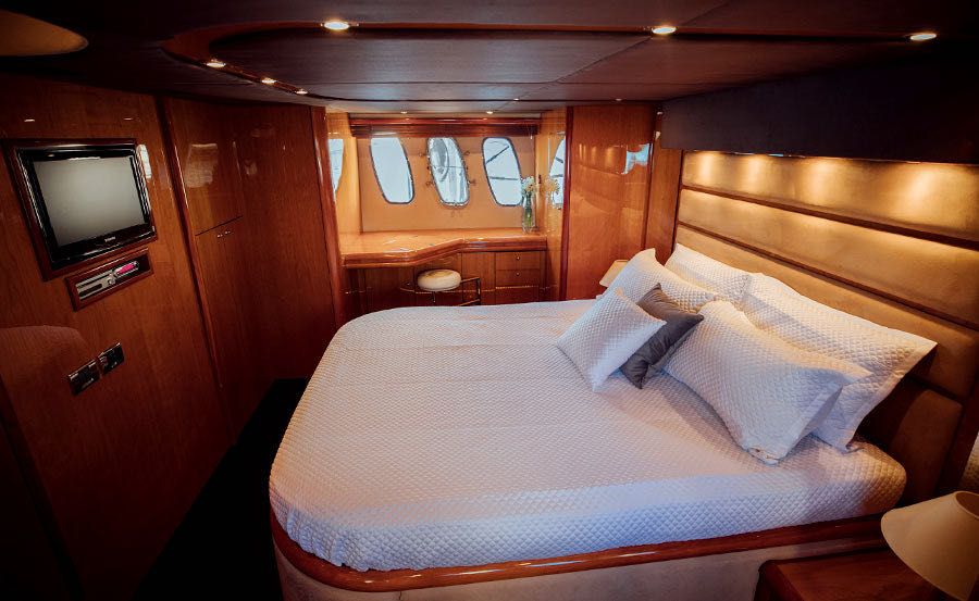 Boat Hire on Alfie Bedroom Boat Hire on Alfie Bedroom