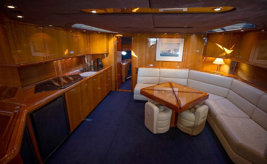 Boat Hire on Alfie Kitchen Boat Hire on Alfie Kitchen