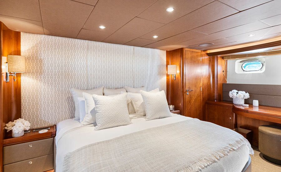 Boat Hire on Aurora main cabin Boat Hire on Aurora main cabin