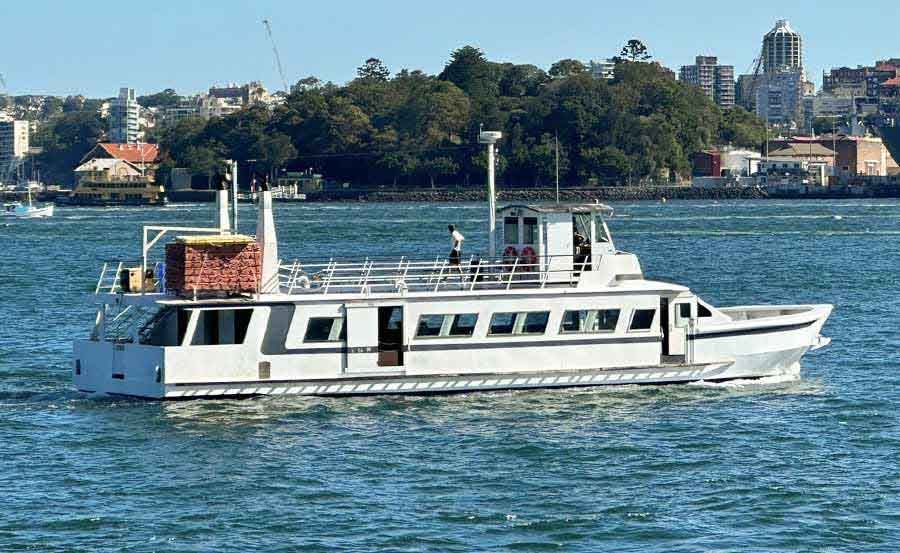 https://www.anyboat.com.au/media/catalog/product/cache/3d98a21d93a47449f8fd839055ce5f12/b/a/bay-runner-2.jpg