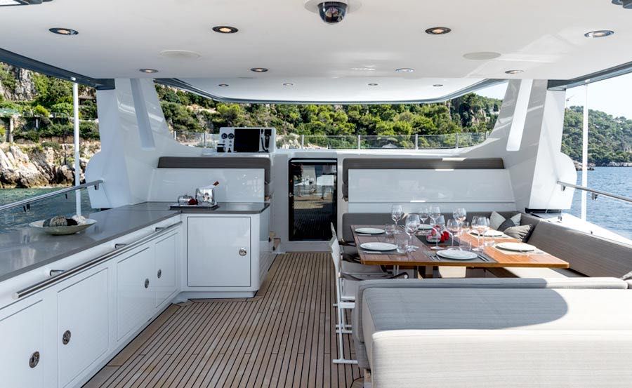 Luxury Boat Hire on Belle Upper Dining