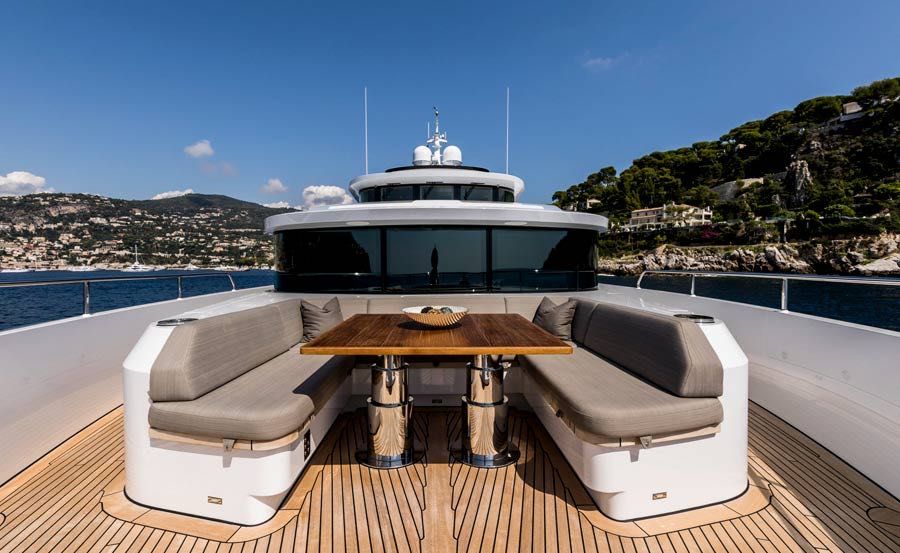 Luxury Boat Hire on Belle Bow Seating