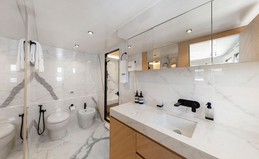 Super Yacht Hire on Bluestone main bathroom Super Yacht Hire on Bluestone main bathroom