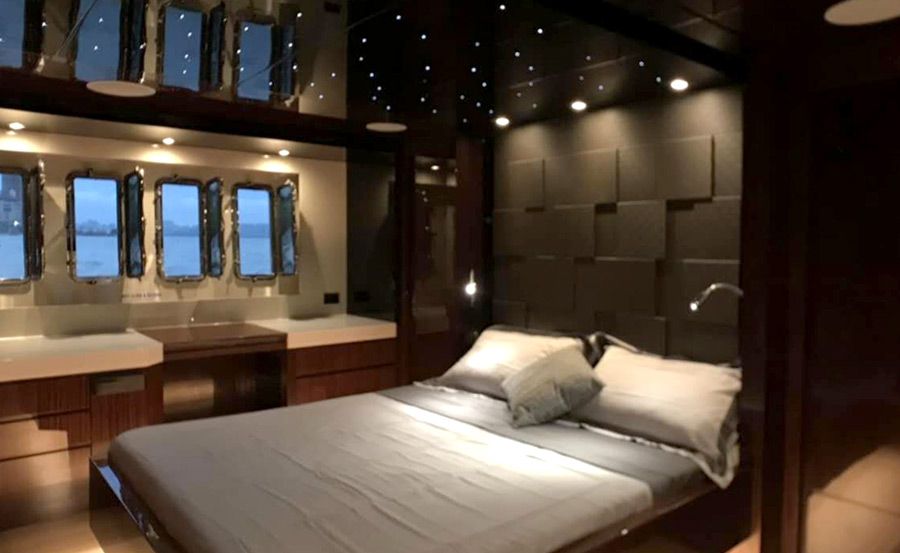 Boat Hire Gold Coast on Ava Boat Hire Gold Coast on Ava