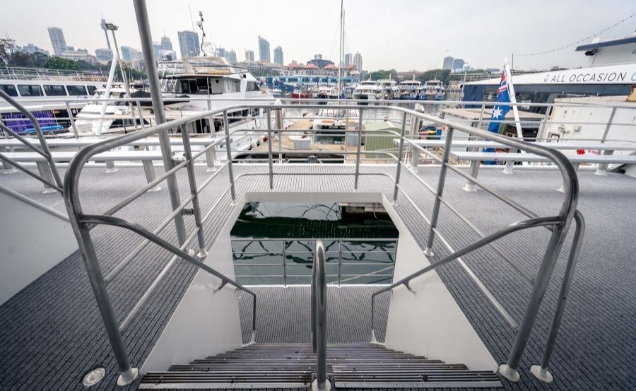 New Years Eve Cruises on Calmer stairs