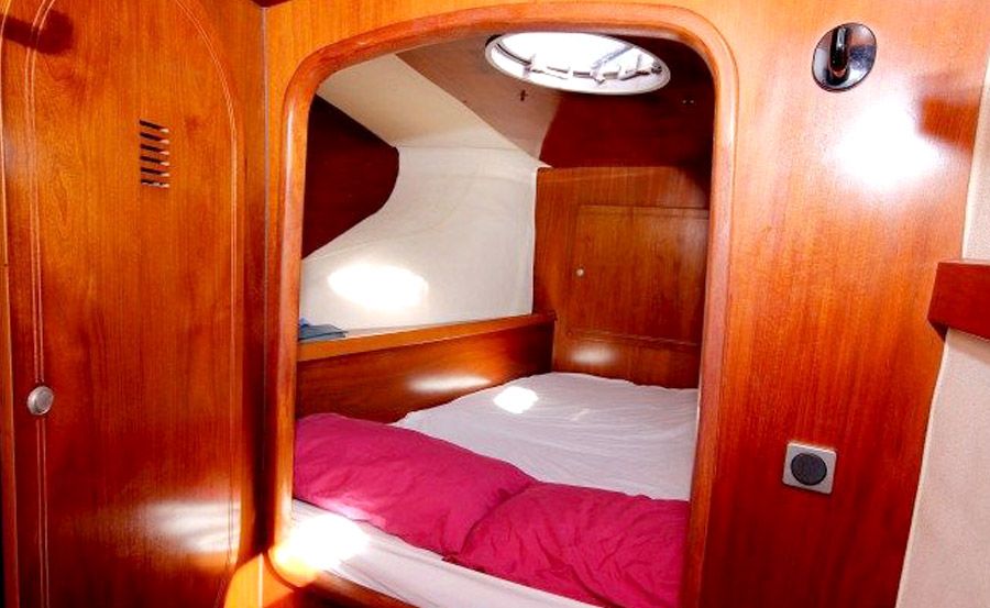 cabin on Aristocat boat hire cabin on Aristocat boat hire