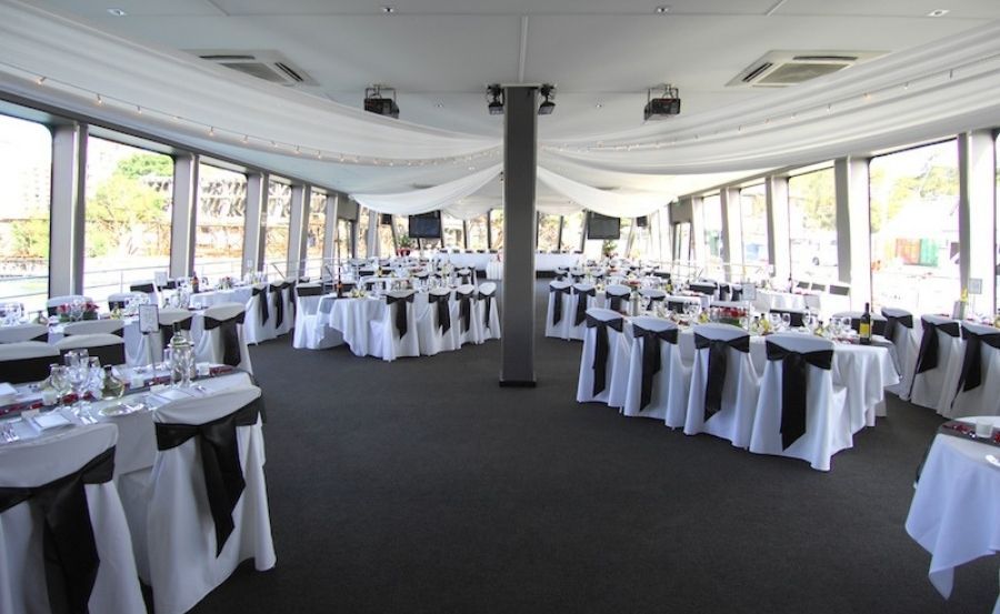 Boat hire Bella Vista - dining Boat hire Bella Vista - dining