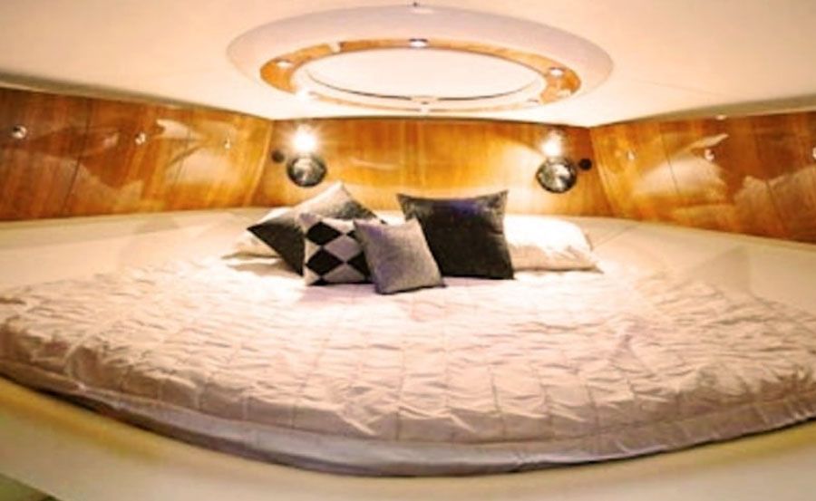 Coco Boat Hire master cabin