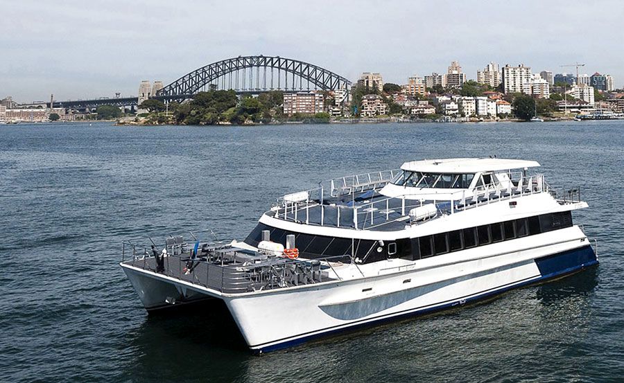 https://www.anyboat.com.au/media/catalog/product/cache/3d98a21d93a47449f8fd839055ce5f12/b/o/boat-hire-on-harbour-spirit-main-profile.jpg