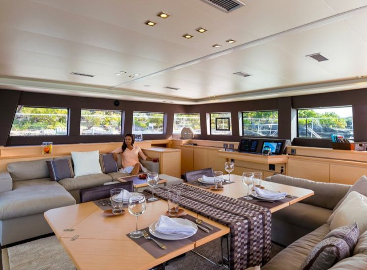 Boat Hire on Mon Reve Main Saloon