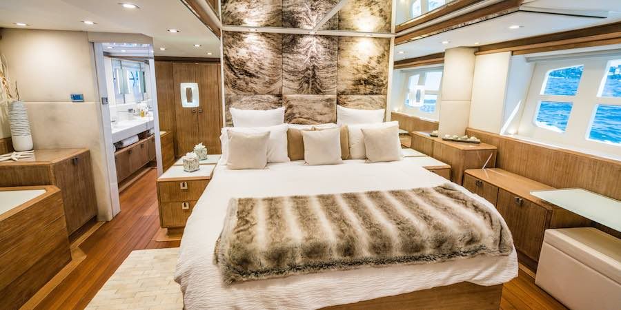 Boat hire on NISI master cabin Boat hire on NISI master cabin