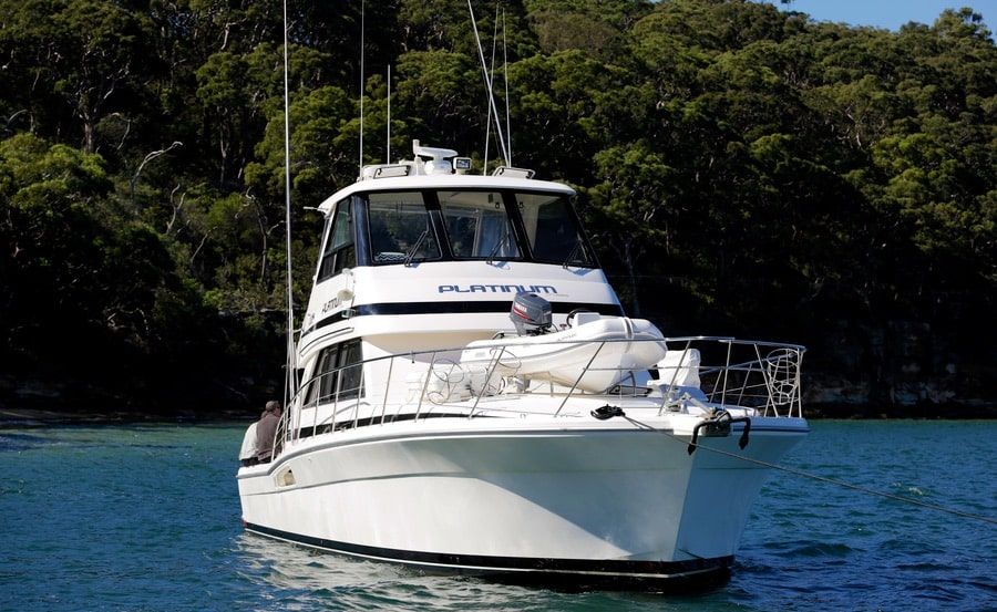 Boat hire on Platinum in secluded cove Boat hire on Platinum in secluded cove