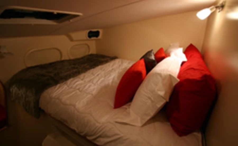 Boat hire on Red Undies bedroom Boat hire on Red Undies bedroom
