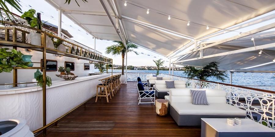 https://www.anyboat.com.au/media/catalog/product/cache/3d98a21d93a47449f8fd839055ce5f12/b/o/boat-hire-on-seadeck-expansive-bar-area_1.jpeg
