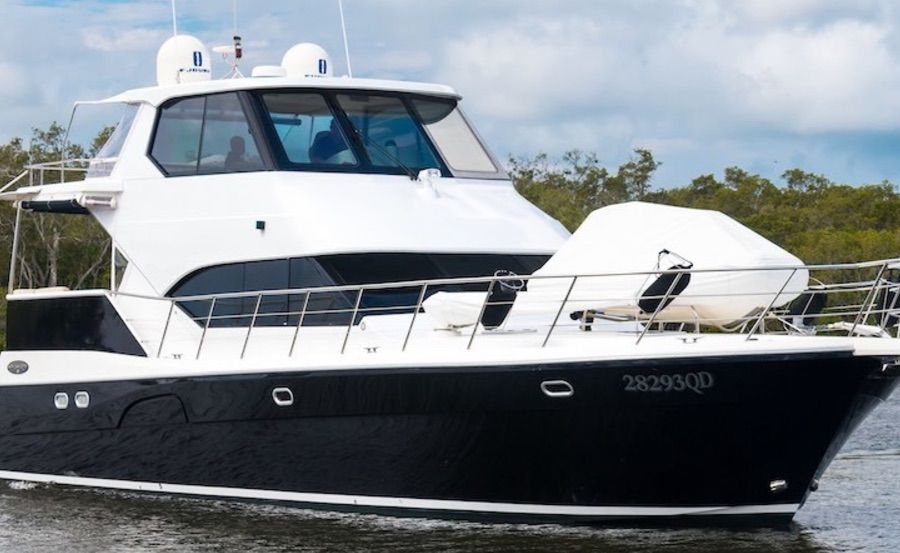 Boat Hire on Seas The Day bow profile view Boat Hire on Seas The Day bow profile view