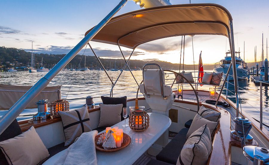 Boat Hire on Sir Thomas Sopwith cockpit and lounge area Boat Hire on Sir Thomas Sopwith cockpit and lounge area