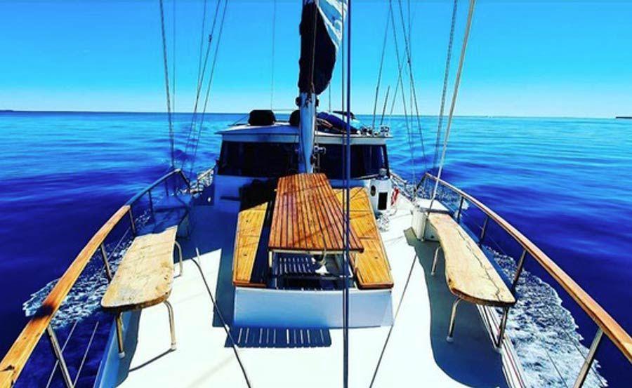 Charter Boat Hire on Major Tom in Airlie Beach Charter Boat Hire on Major Tom in Airlie Beach