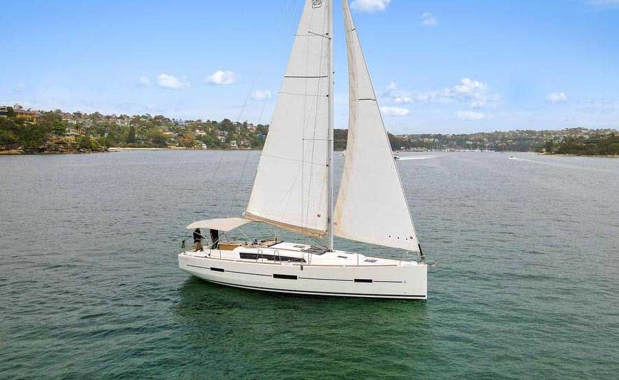 Sailing Sydney on Cavatina Starboard view