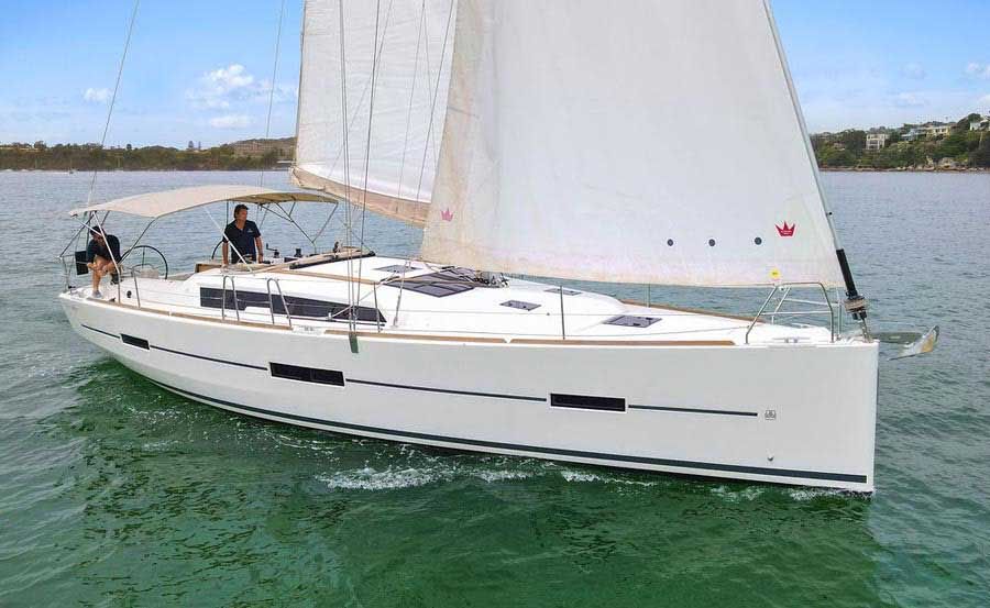 Boat Hire on Cavatina starboard bow Boat Hire on Cavatina starboard bow