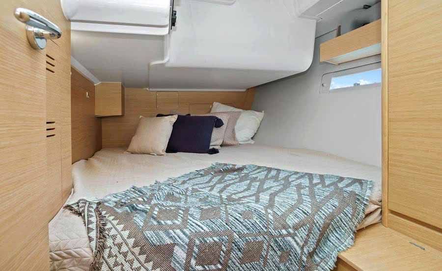 Boat Hire on Cavatina bedroom Boat Hire on Cavatina bedroom