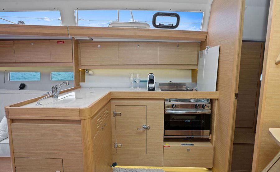 Boat Hire on Cavatina kitchen on starboard side Boat Hire on Cavatina kitchen on starboard side
