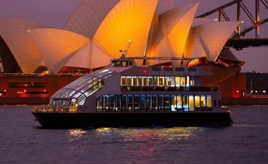 Boat Hire on Clearview in front of Sydney Opera House