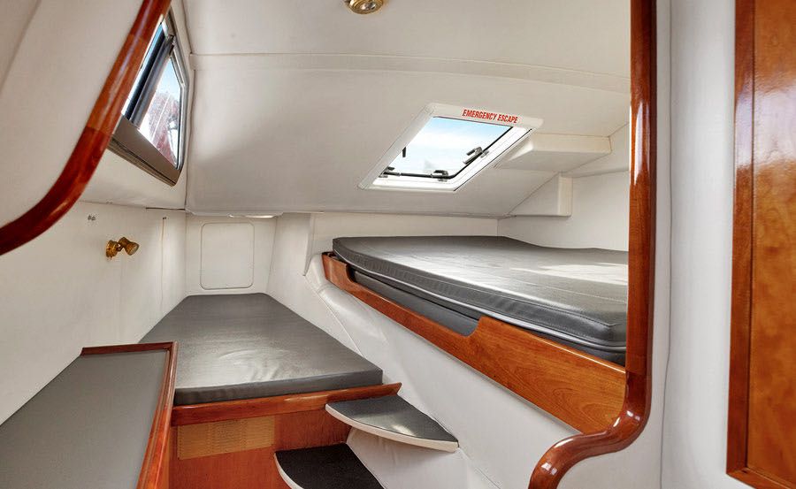 Boat Hire on Cloud 9 Cabin room Boat Hire on Cloud 9 Cabin room