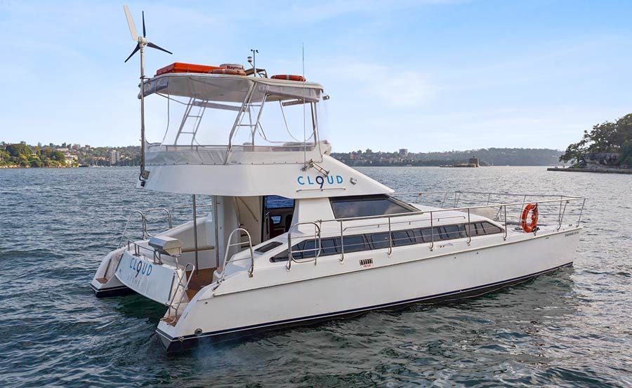 Boat Hire on Cloud 9 Starboard side Boat Hire on Cloud 9 Starboard side