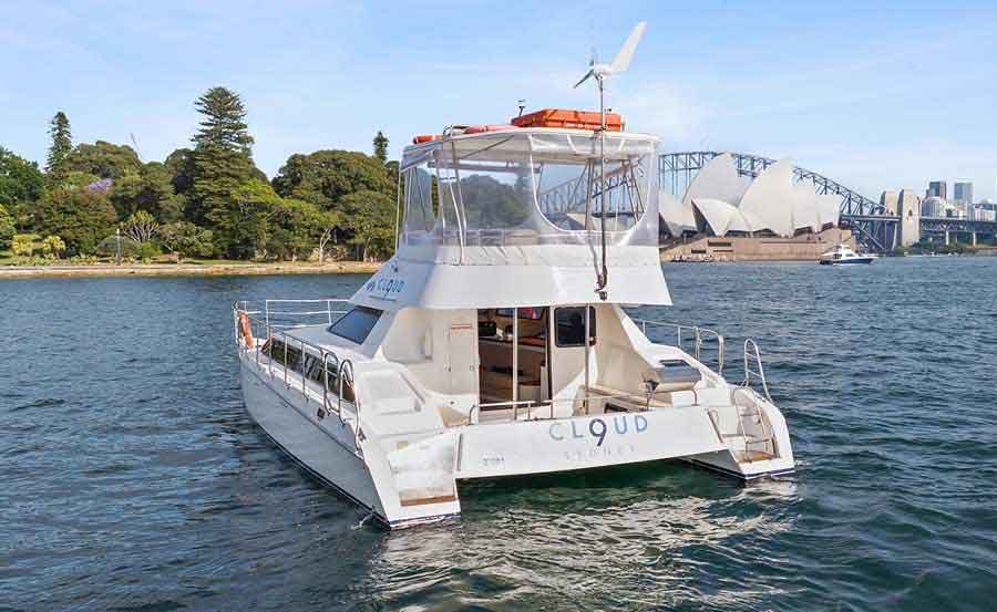 Boat Hire on Cloud 9 Stern Boat Hire on Cloud 9 Stern