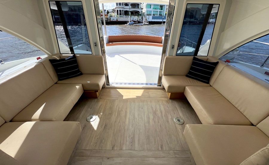 Boat Hire on Entourage inside 