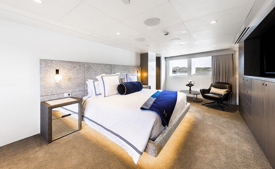 Boat Hire on Evolution Master Cabin Boat Hire on Evolution Master Cabin