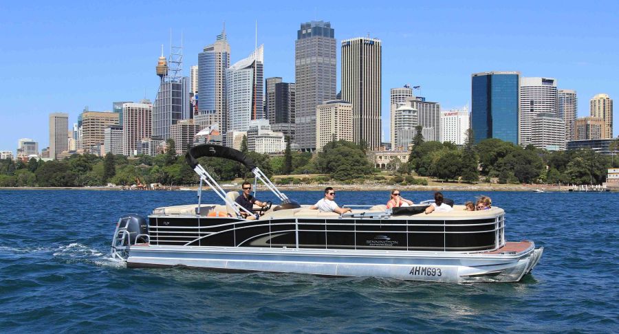 https://www.anyboat.com.au/media/catalog/product/cache/3d98a21d93a47449f8fd839055ce5f12/f/l/floating-lounge-boat-hire-1_1_1.jpg