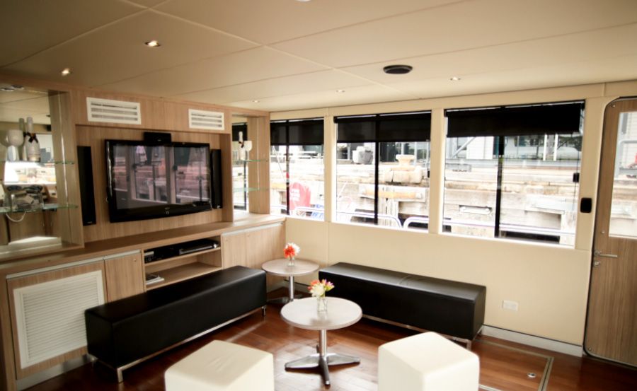 harbour cruise on Karisma lounge
