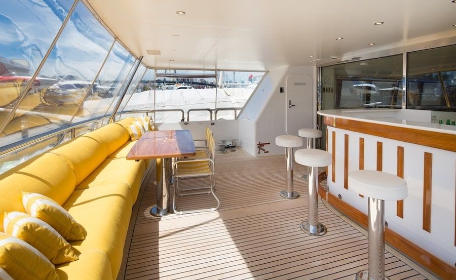 Aft deck bar and lounge on harbour cruises on Oscar II Aft deck bar and lounge on harbour cruises on Oscar II