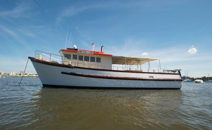 Harbour cruise on Putney Star port
