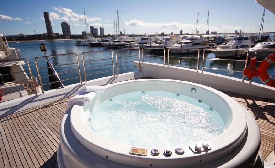 Harbour cruises on Seven Star jacuzzi available for use