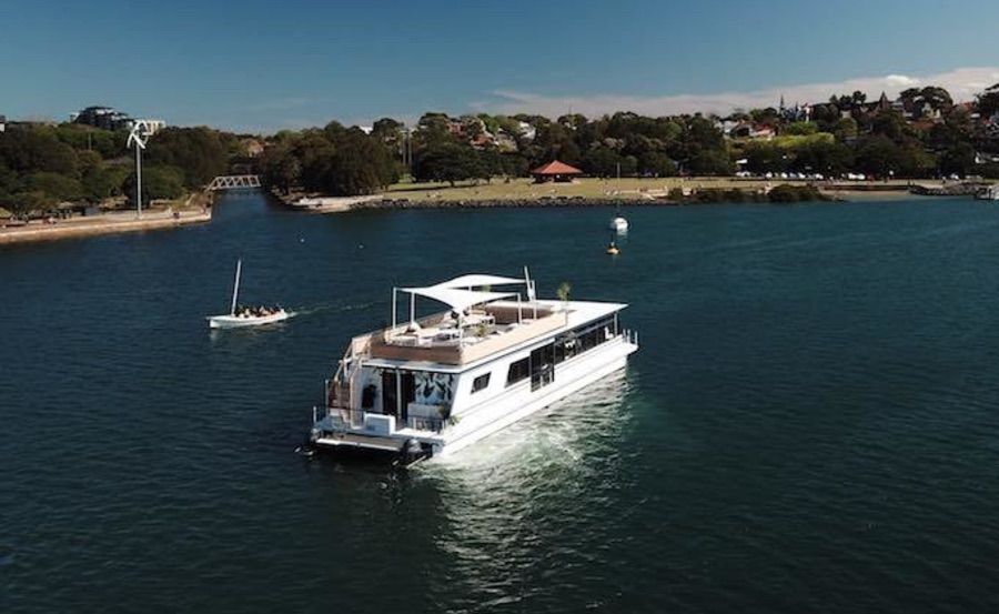 https://www.anyboat.com.au/media/catalog/product/cache/3d98a21d93a47449f8fd839055ce5f12/h/a/harbour-cruises-on-hamptons-aerial-drone-view.jpg