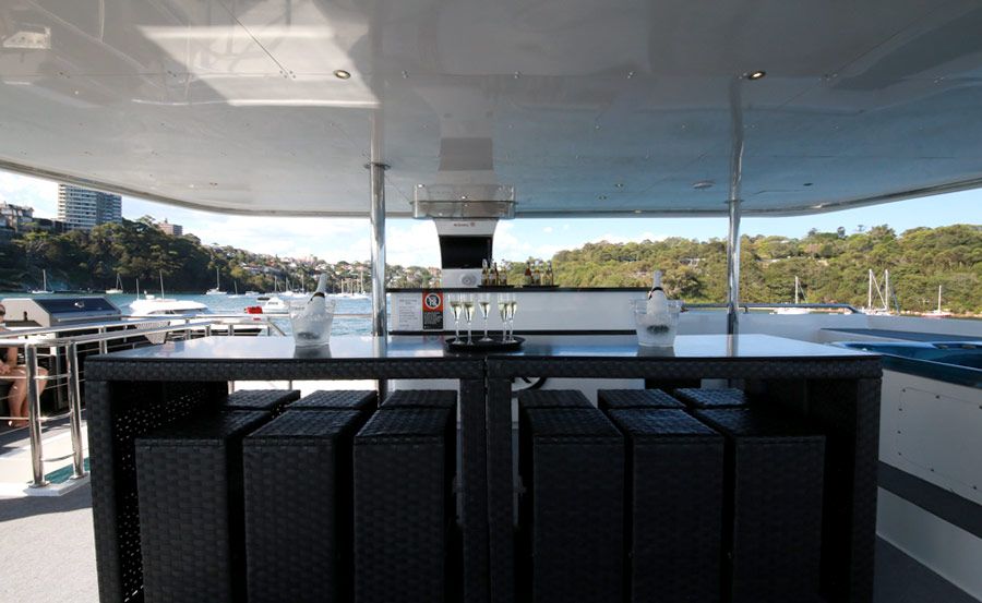 https://www.anyboat.com.au/media/catalog/product/cache/3d98a21d93a47449f8fd839055ce5f12/h/a/harbour-transfer-on-karisma-bar-area.jpg