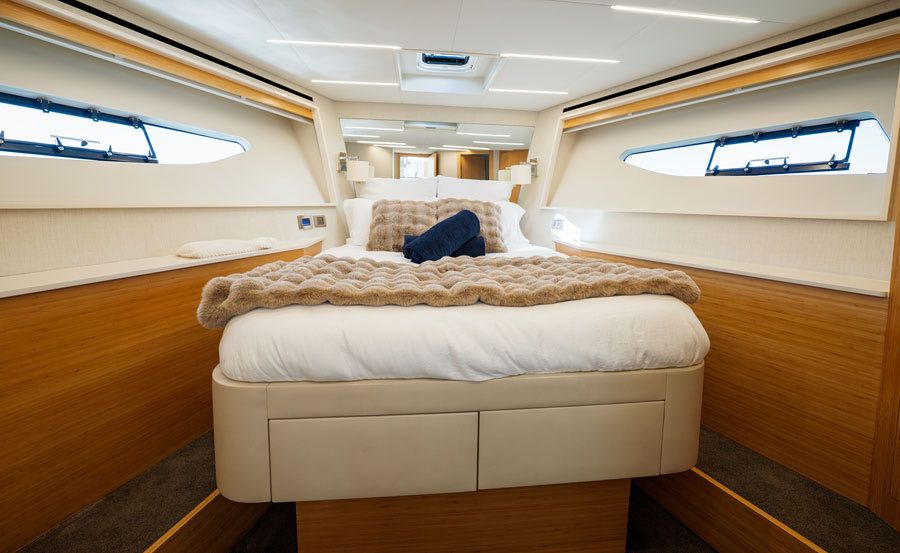 Boat hire on Impulse main bedroom Boat hire on Impulse main bedroom