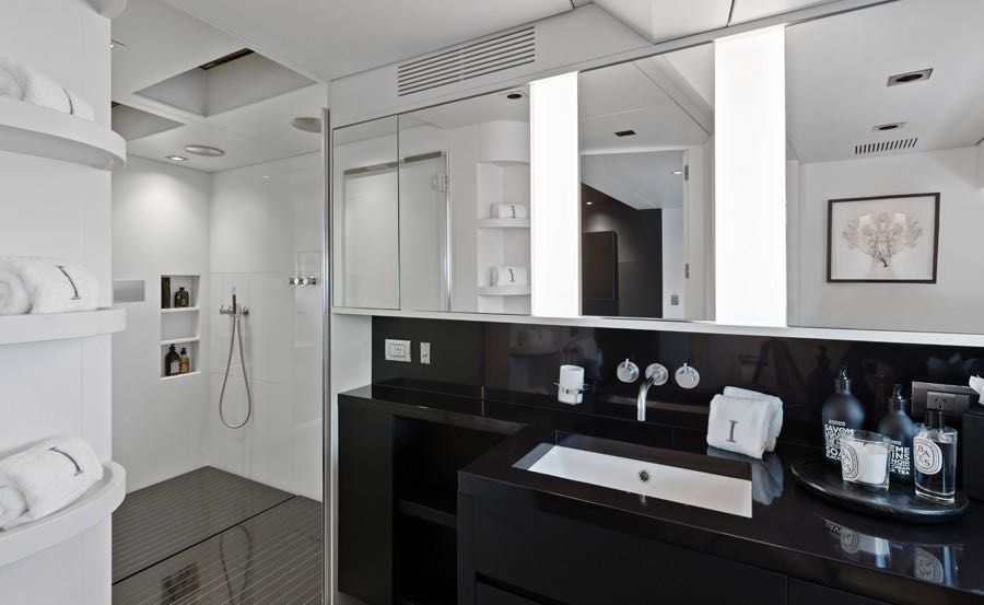 Whitsundays Superyacht hire on Impulsive I bathroom Whitsundays Superyacht hire on Impulsive I bathroom