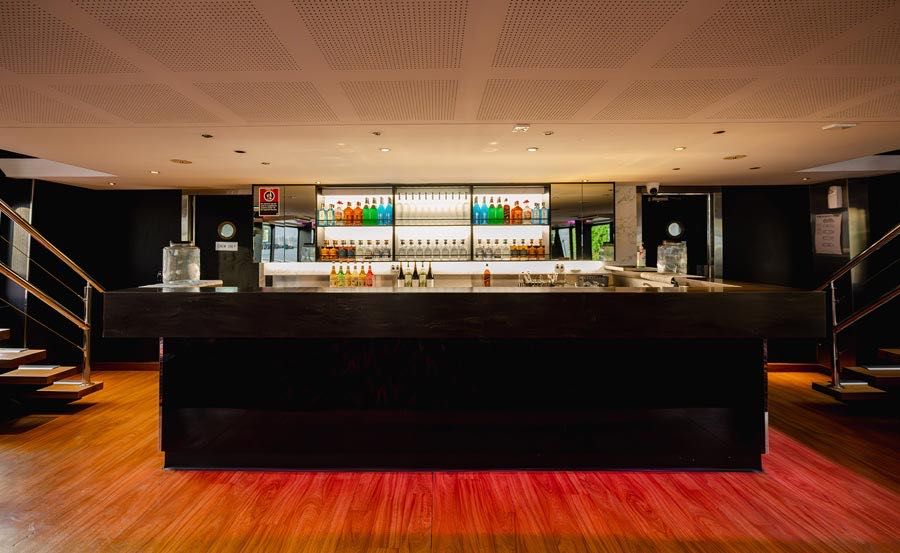 Boat Hire on Inception Cruises Bar