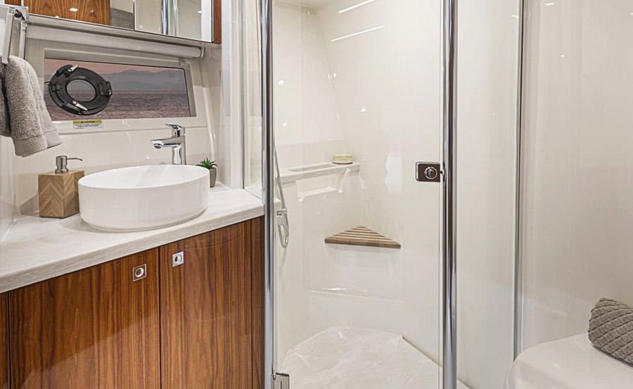 Boxing day Cruises on Isola bathroom Boxing day Cruises on Isola bathroom