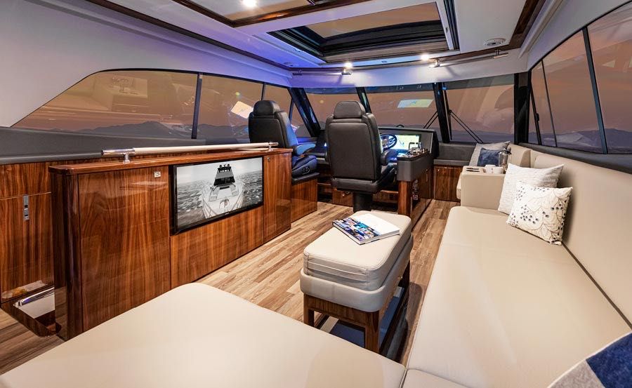 Christmas Cruises on Isola Flybridge
