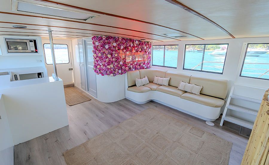 Vivid Cruise on Kondor main saloon