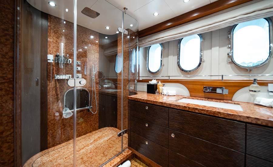 Whitsundays Super Yacht Charters on Little Perle Bathroom