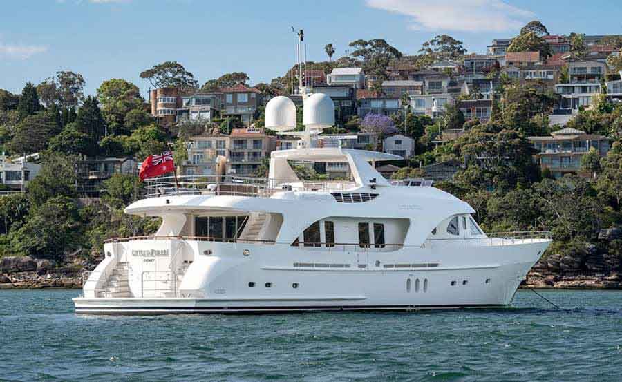 Whitsundays Super Yacht Charters on Little Perle Stern view on starboard side