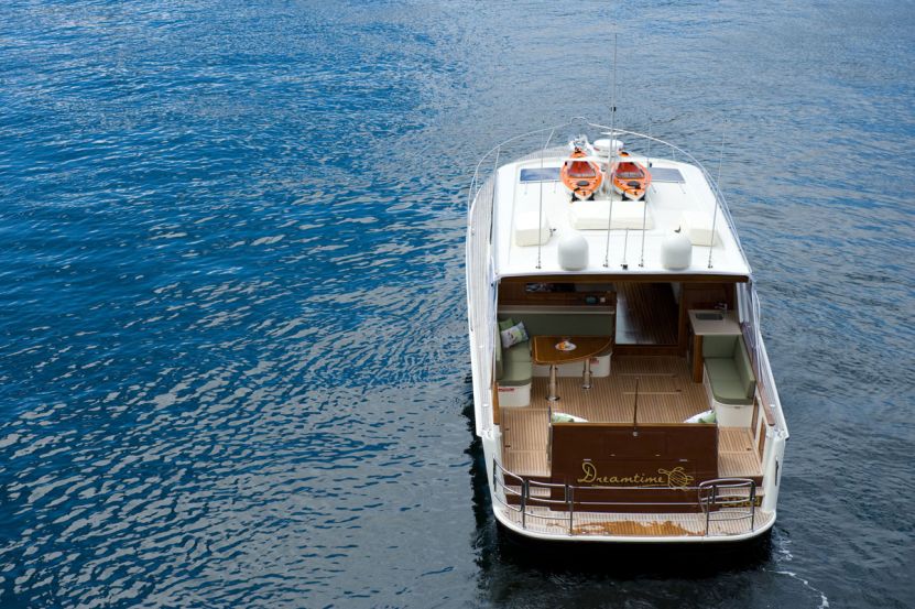 https://www.anyboat.com.au/media/catalog/product/cache/3d98a21d93a47449f8fd839055ce5f12/l/u/luxury-boat-hire-sydney-on-dreamtime-rear-view.jpg