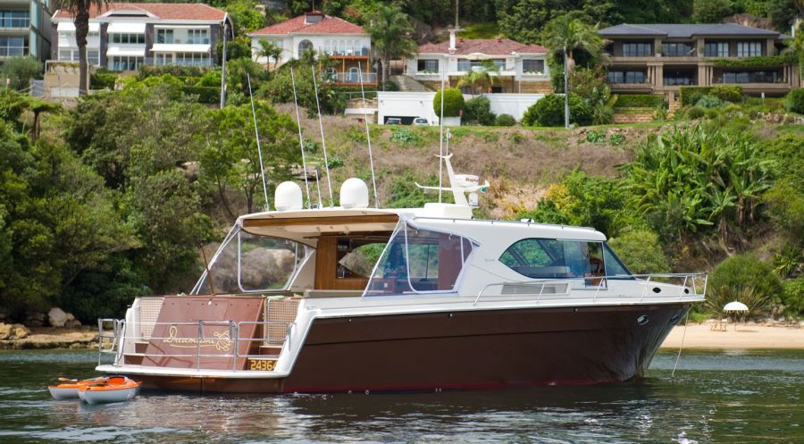 Luxury boat hire on Dreamtime stern view Luxury boat hire on Dreamtime stern view